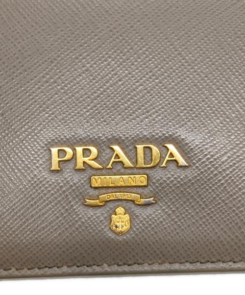 PRADA（プラダ）PRADA (プラダ) 2つ折り財布 グレーの古着・服飾アイテム