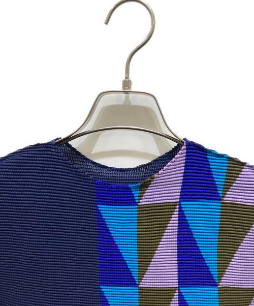 me ISSEY MIYAKE（ミーイッセイ ミヤケ）me ISSEY MIYAKE (ミーイッセイ ミヤケ) プリーツノースリーブカットソー ネイビー サイズ:記載無しの為実寸参照の古着・服飾アイテム