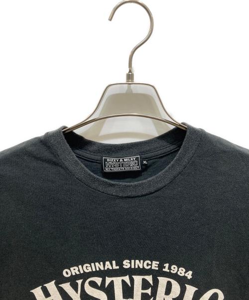 Hysteric Glamour（ヒステリックグラマー）Hysteric Glamour previewnext レッド  02253CT01  レッド グリーン ブラック    HYSTERIC GLAMOUR MEN  LADYLAND ACADEMY Tシャツ ブラック サイズ:XLの古着・服飾アイテム