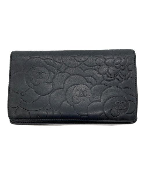 CHANEL（シャネル）CHANEL (シャネル) カメリア 型押し長財布 ブラックの古着・服飾アイテム