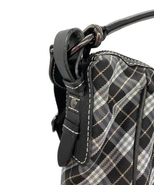 BURBERRY BLUE LABEL（バーバリー ブルー レーベル）BURBERRY BLUE LABEL (バーバリー ブルー レーベル) ダブルポケットチェックショルダーバック ブラックの古着・服飾アイテム
