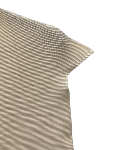 ISSEY MIYAKE（イッセイミヤケ）ISSEY MIYAKE (イッセイミヤケ) シワ加工カットソー ベージュ サイズ:Ｍの古着・服飾アイテム
