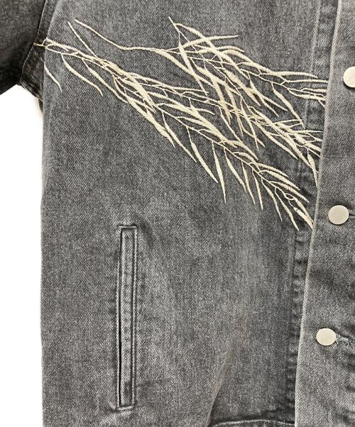 yin da market（イン・ダ・マーケット）yin da market (イン・ダ・マーケット) YANAGI EMBROIDERY DENIM JKT ブラック サイズ:3の古着・服飾アイテム