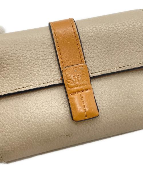 LOEWE（ロエベ）LOEWE (ロエベ) バーティカルコンパクトウォレット ベージュの古着・服飾アイテム