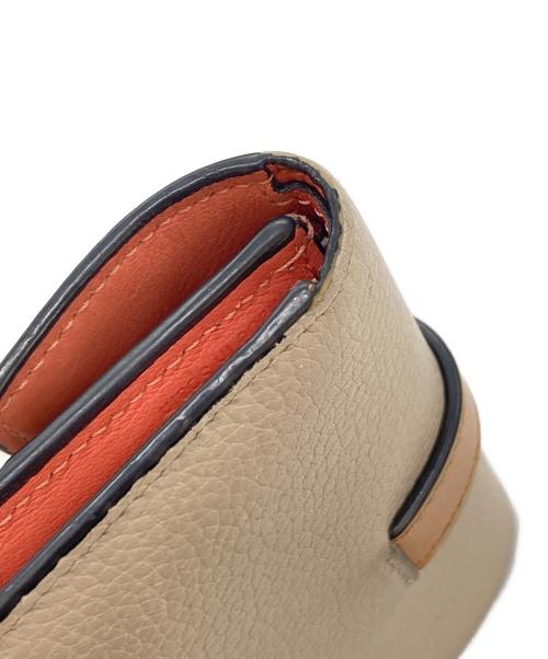 LOEWE（ロエベ）LOEWE (ロエベ) バーティカルコンパクトウォレット ベージュの古着・服飾アイテム