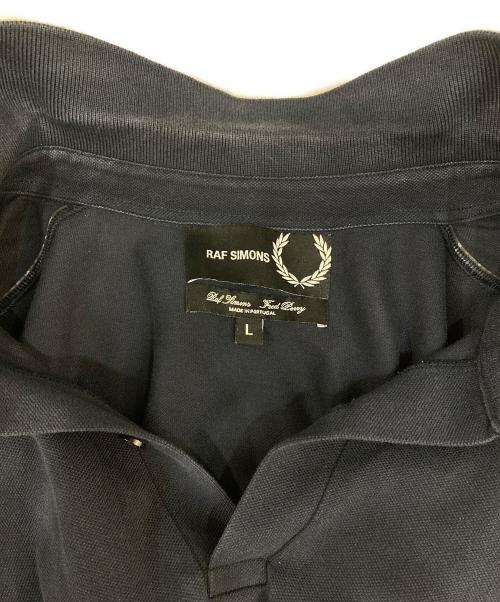 RAF SIMONS（ラフシモンズ）RAF SIMONS (ラフシモンズ) FRED PERRY (フレッドペリー) SLIM FIT POLO SHIRT ネイビー サイズ:Ⅼの古着・服飾アイテム