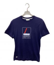 LACOSTE（ラコステ）の古着「プリントTシャツ」｜ネイビー