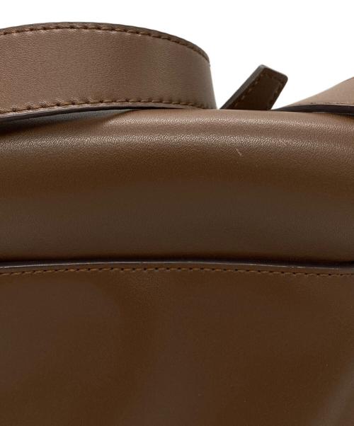 CHARLES & KEITH（チャールズアンドキース）CHARLES & KEITH (チャールズアンドキース) Nasrin ナスリン ジオメトリックショルダーバッグ ブラウンの古着・服飾アイテム