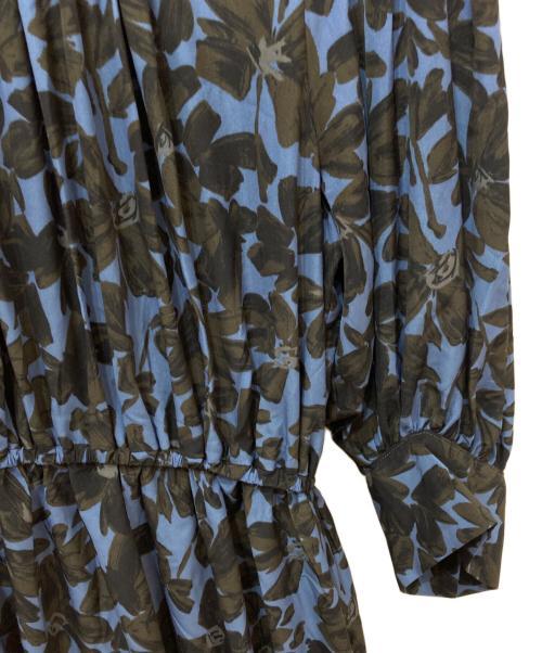 BALLSEY（ボールジィ）BALLSEY (ボールジィ) シルエットフラワープリント ギャザーワンピース ブルー サイズ:36の古着・服飾アイテム