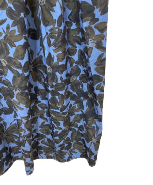 BALLSEY（ボールジィ）BALLSEY (ボールジィ) シルエットフラワープリント ギャザーワンピース ブルー サイズ:36の古着・服飾アイテム