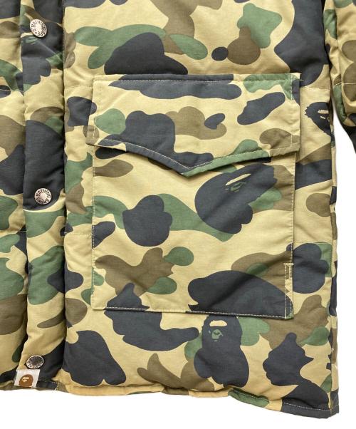 BAPE BY A BATHING APE（ベイプバイアベイシングエイプ）BAPE BY A BATHING APE (ベイプバイアベイシングエイプ) 迷彩ダウンジャケット カーキ サイズ:Lの古着・服飾アイテム