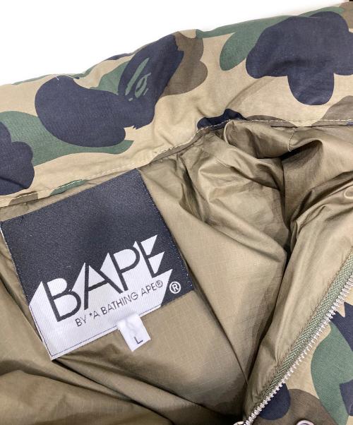 BAPE BY A BATHING APE（ベイプバイアベイシングエイプ）BAPE BY A BATHING APE (ベイプバイアベイシングエイプ) 迷彩ダウンジャケット カーキ サイズ:Lの古着・服飾アイテム