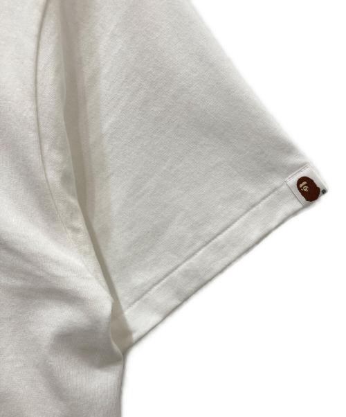A BATHING APE（アベイシングエイプ）A BATHING APE (アベイシングエイプ) GLASS BEADS MILO ON BAPE TEE ホワイト サイズ:Lの古着・服飾アイテム