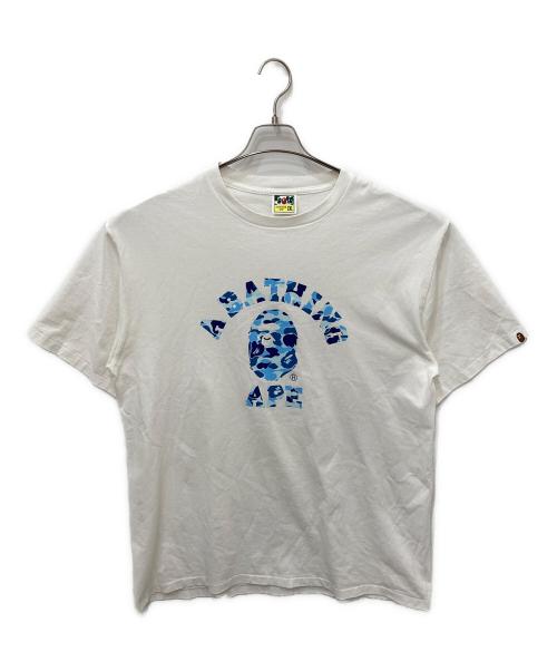 A BATHING APE（アベイシングエイプ）A BATHING APE (アベイシングエイプ) ABC CAMO COLLEGE TEE ホワイト サイズ:2XLの古着・服飾アイテム