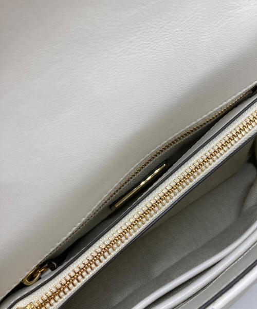 TORY BURCH（トリーバーチ）TORY BURCH (トリーバーチ) Kira Chevron Convertible Shoulder Bag ホワイトの古着・服飾アイテム