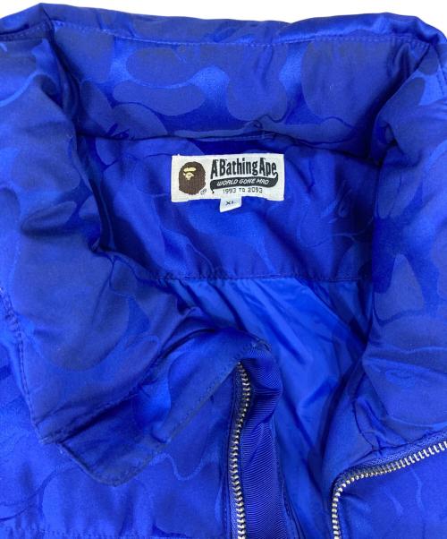 A BATHING APE（アベイシングエイプ）A BATHING APE (アベイシングエイプ) TONAL SOLID CAMO PUFFER DOWN JACKET ブルー サイズ:XLの古着・服飾アイテム
