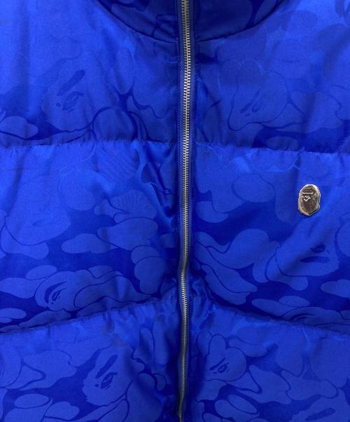 A BATHING APE（アベイシングエイプ）A BATHING APE (アベイシングエイプ) TONAL SOLID CAMO PUFFER DOWN JACKET ブルー サイズ:XLの古着・服飾アイテム