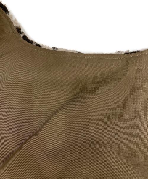 the conspires（ザ コンスパイアーズ）the conspires (ザ コンスパイアーズ) leo shearling vest revaersible ベージュ サイズ:Mの古着・服飾アイテム