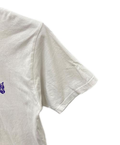 Needles（ニードルズ）Needles (ニードルズ) PURPLE THINGS (パープルシングス) Crew Neck Tee　クルーネックTシャツ ホワイト サイズ:Mの古着・服飾アイテム