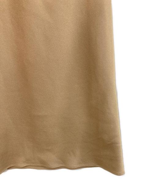 SOEJU（ソージュ）SOEJU (ソージュ) トリアセサテンロングスカート ベージュ サイズ:Mの古着・服飾アイテム