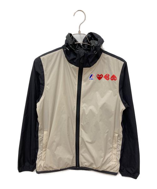 PLAY COMME des GARCONS（プレイコムデギャルソン）PLAY COMME des GARCONS (プレイコムデギャルソン) K-WAY (ケイウェイ) ハートワッペンフーデッドジャケット ベージュ×ブラック サイズ:Sの古着・服飾アイテム