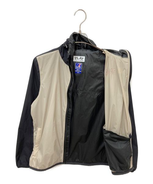 PLAY COMME des GARCONS（プレイコムデギャルソン）PLAY COMME des GARCONS (プレイコムデギャルソン) K-WAY (ケイウェイ) ハートワッペンフーデッドジャケット ベージュ×ブラック サイズ:Sの古着・服飾アイテム