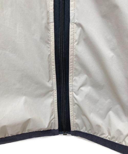 PLAY COMME des GARCONS（プレイコムデギャルソン）PLAY COMME des GARCONS (プレイコムデギャルソン) K-WAY (ケイウェイ) ハートワッペンフーデッドジャケット ベージュ×ブラック サイズ:Sの古着・服飾アイテム