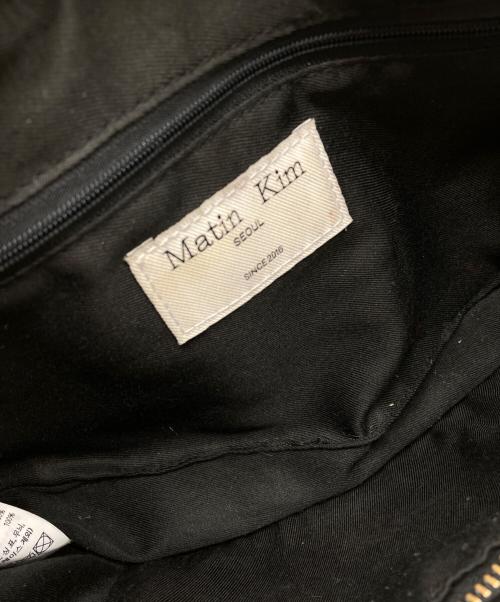 Matin Kim（マーティン・キム）matin kim (マーティン・キム) HALF SHIRRING RIBBON ROUND BAG ブラックの古着・服飾アイテム