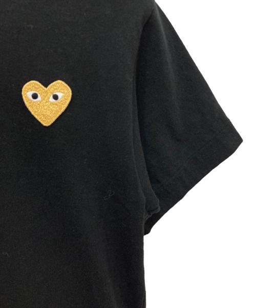 PLAY COMME des GARCONS（プレイコムデギャルソン）PLAY COMME des GARCONS (プレイコムデギャルソン) T-Shirt With Gold Emblem ブラック サイズ:XXSの古着・服飾アイテム