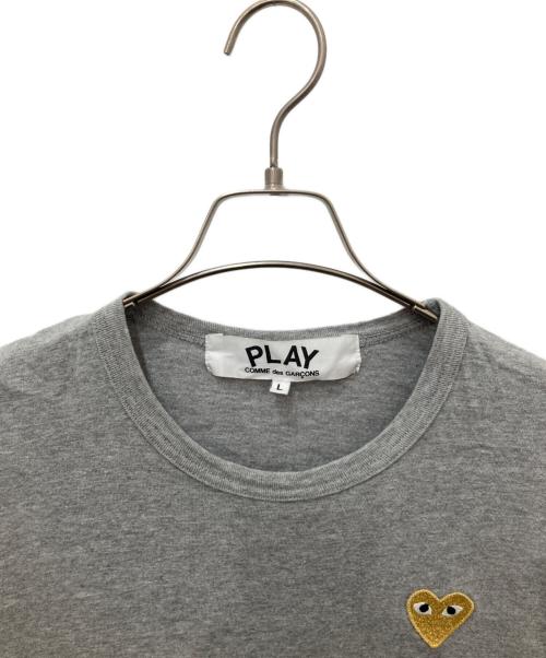 PLAY COMME des GARCONS（プレイコムデギャルソン）PLAY COMME des GARCONS (プレイコムデギャルソン) Ｔ-Shirt With Gold Emblem グレー サイズ:Lの古着・服飾アイテム