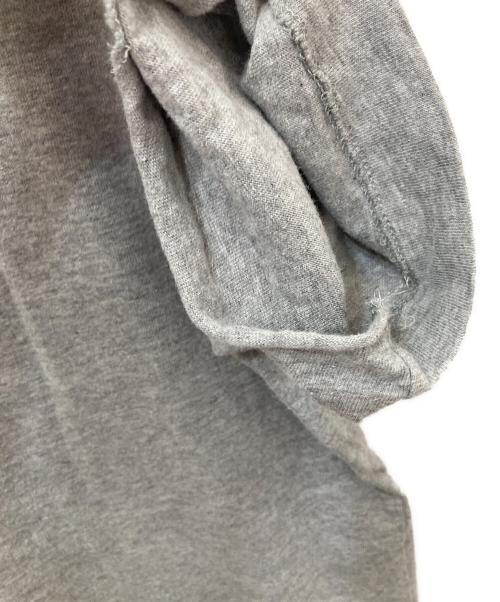 PLAY COMME des GARCONS（プレイコムデギャルソン）PLAY COMME des GARCONS (プレイコムデギャルソン) Ｔ-Shirt With Gold Emblem グレー サイズ:Lの古着・服飾アイテム