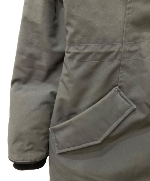 CANADA GOOSE（カナダグース）CANADA GOOSE (カナダグース) ROSSCLAIR PARKA FUSION FIT グレー サイズ:Mの古着・服飾アイテム