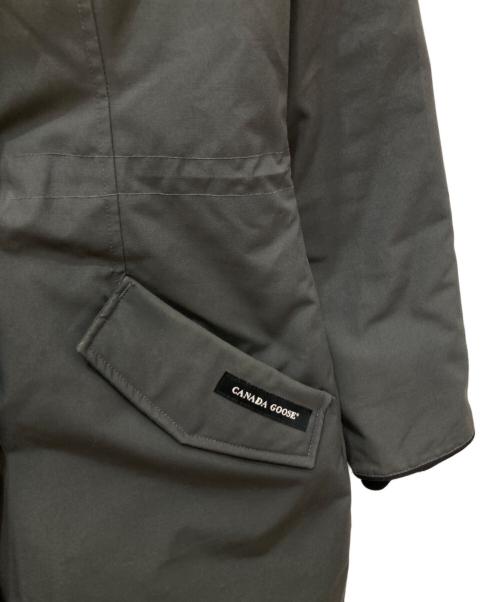 CANADA GOOSE（カナダグース）CANADA GOOSE (カナダグース) ROSSCLAIR PARKA FUSION FIT グレー サイズ:Mの古着・服飾アイテム