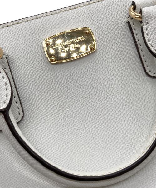 MICHAEL KORS（マイケルコース）MICHAEL KORS (マイケルコース) サンドリン スモール 2WAYバッグ ホワイトの古着・服飾アイテム