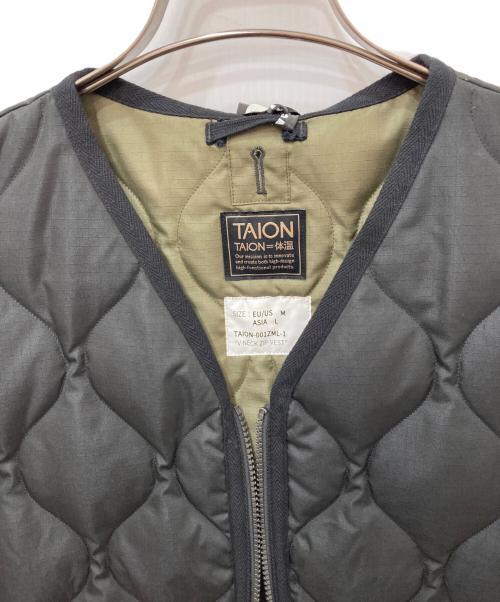 TAION（タイオン）TAION (タイオン) ミリタリー Vネックジップ ダウンベスト ブラック サイズ:Ｌの古着・服飾アイテム