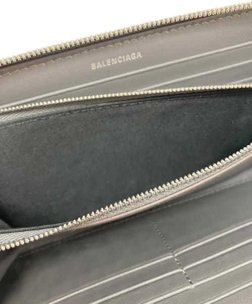 BALENCIAGA（バレンシアガ）BALENCIAGA (バレンシアガ) エンボス シグネチャー ラウンドファスナー ウォレット グレーの古着・服飾アイテム
