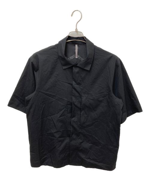 ARC'TERYX VEILANCE（アークテリクスヴェイランス）ARC'TERYX VEILANCE (アークテリクスヴェイランス) DEMLO SS SHIRT ブラック サイズ:Sの古着・服飾アイテム