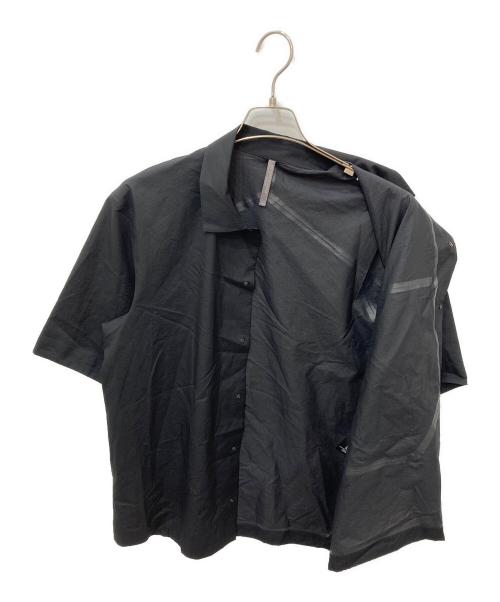 ARC'TERYX VEILANCE（アークテリクスヴェイランス）ARC'TERYX VEILANCE (アークテリクスヴェイランス) DEMLO SS SHIRT ブラック サイズ:Sの古着・服飾アイテム