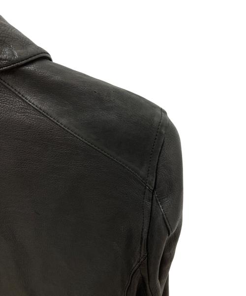 ISAMU KATAYAMA BACKLASH（イサムカタヤマ・バックラッシュ）ISAMU KATAYAMA BACKLASH (イサムカタヤマ・バックラッシュ) イタリアンタンニンカーフ製品染め襟付きブルゾン ブラック サイズ:Mの古着・服飾アイテム