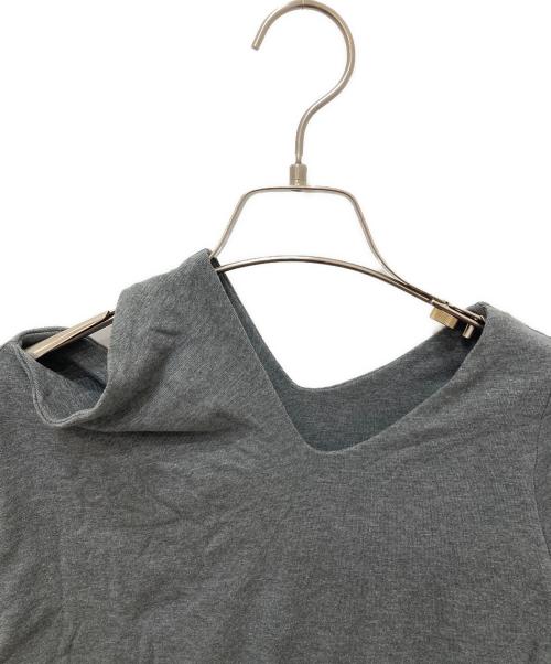cygne（シーニュ）cygne (シーニュ) ショルダーオープンカットオフT Colas グレーの古着・服飾アイテム