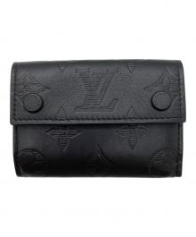 LOUIS VUITTON（ルイ ヴィトン）の古着「ディスカバリー コンパクトウォレット　モノグラムシャドウ」｜ブラック