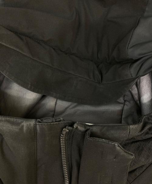 WHITE MOUNTAINEERING（ホワイトマウンテ二アニング）WHITE MOUNTAINEERING (ホワイトマウンテ二アニング) フーデッド中綿ジャケット ブラックの古着・服飾アイテム
