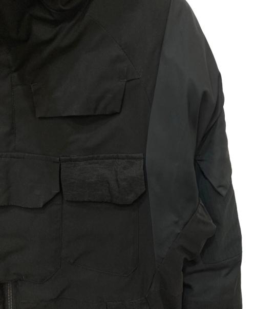 WHITE MOUNTAINEERING（ホワイトマウンテ二アニング）WHITE MOUNTAINEERING (ホワイトマウンテ二アニング) フーデッド中綿ジャケット ブラックの古着・服飾アイテム