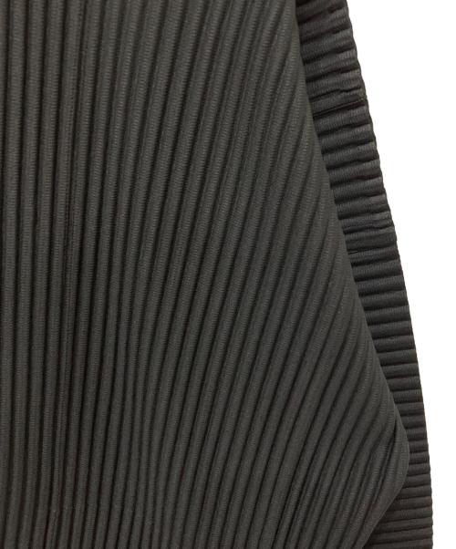 HOMME PLISSE ISSEY MIYAKE（オム プリッセ イッセイ ミヤケ）HOMME PLISSE ISSEY MIYAKE (オム プリッセ イッセイ ミヤケ) COLOR PLEATS 1 カーディガン ブラック サイズ:記載無しの為実寸参照の古着・服飾アイテム
