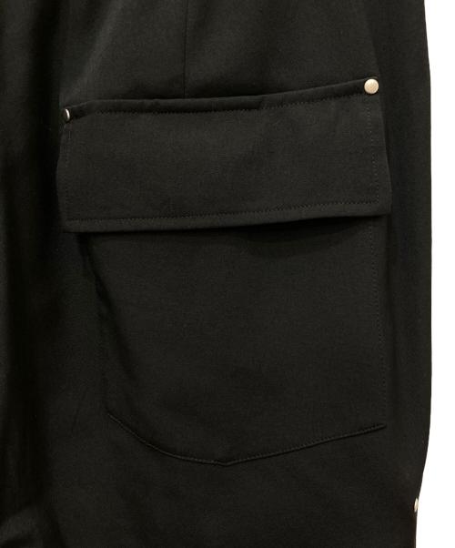 s'yte（サイト）s'yte WASHER FINISHED WOOL GABARDINE STUDS SLIM SAROUEL PANTS　ウォッシャー フィニッシュド ウール ギャバジン スタッズ スリム サルエル パンツ ネイビー サイズ:3の古着・服飾アイテム