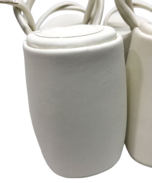 CHARLES & KEITH（チャールズアンドキース）CHARLES & KEITH (チャールズ＆キース) ネリッサ チューブラープラットフォームサンダル ホワイト サイズ:41の古着・服飾アイテム