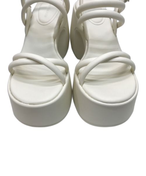 CHARLES & KEITH（チャールズアンドキース）CHARLES & KEITH (チャールズ＆キース) ネリッサ チューブラープラットフォームサンダル ホワイト サイズ:41の古着・服飾アイテム
