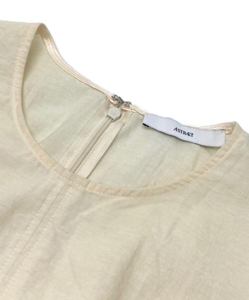 ASTRAET（アストラット）ASTRAET (アストラット) ピンタック パフスリーブ ワンピース アイボリーの古着・服飾アイテム