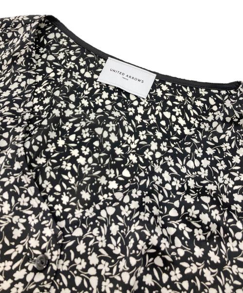UNITED ARROWS TOKYO（ユナイテッドアローズトウキョウ）UNITED ARROWS TOKYO (ユナイテッドアローズトウキョウ) フラワープリントブラウス ブラック サイズ:FREE 未使用品の古着・服飾アイテム