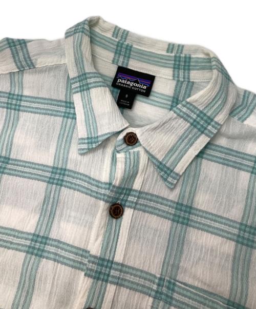 Patagonia（パタゴニア）Patagonia (パタゴニア) 半袖シャツ ホワイト×グリーン サイズ:Sの古着・服飾アイテム